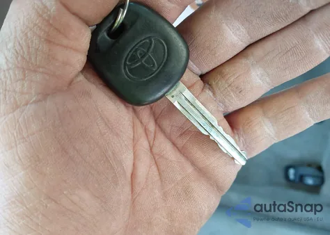 2005 Toyota Camry Xle z USA, uszkodzony, nr VIN 4T1BE30K25U005354